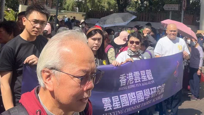 屯門新墟街市暖意濃！雲星觀成員攜手謝永恆議員派發200份愛心物資